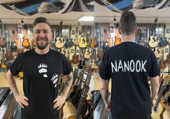 Nanook paws T-shirt