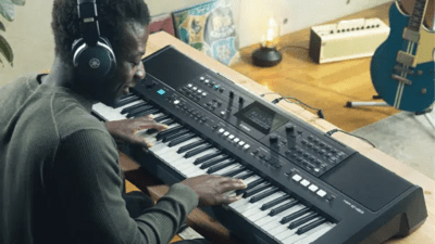 Yamaha PSR-E483 keyboard